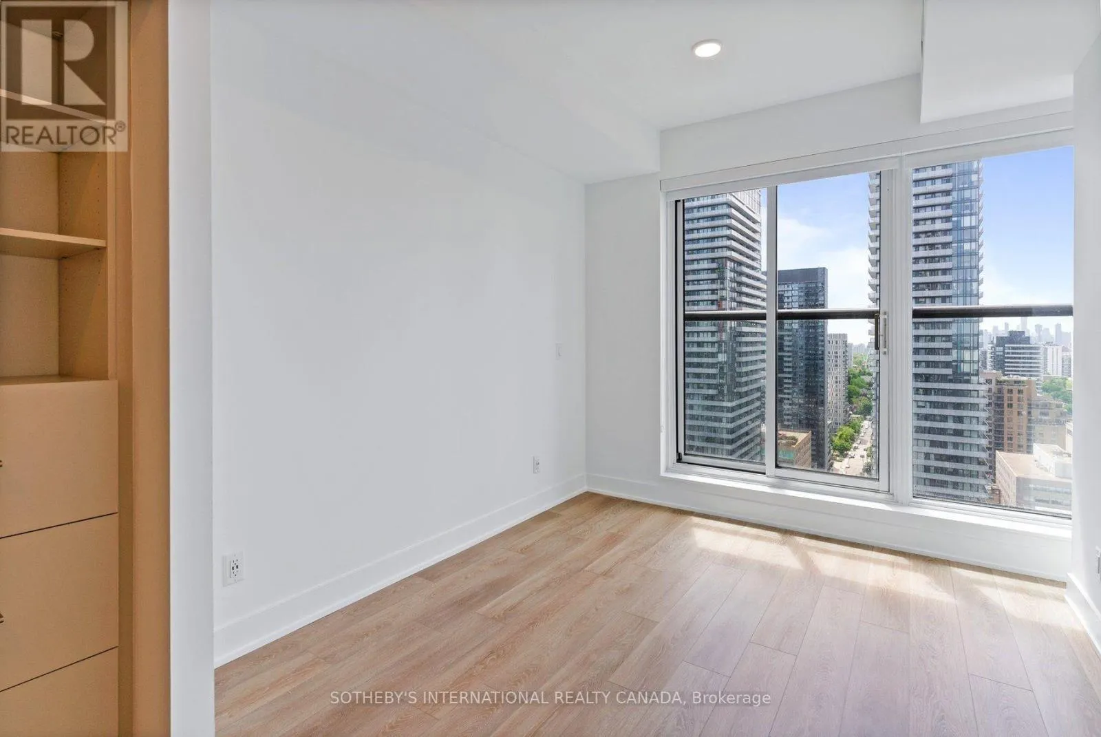 303 - 200 REDPATH AVENUE