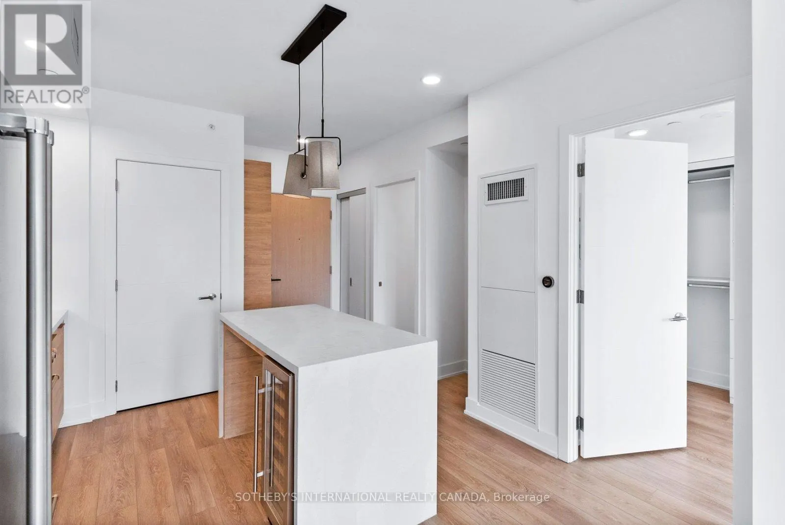 303 - 200 REDPATH AVENUE