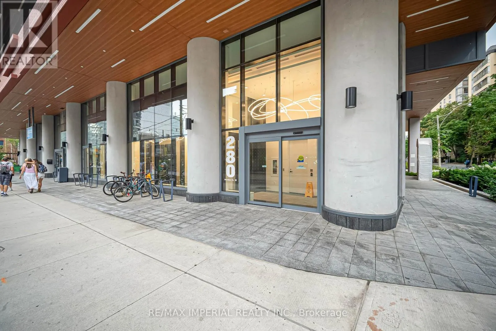 601 - 280 DUNDAS STREET W