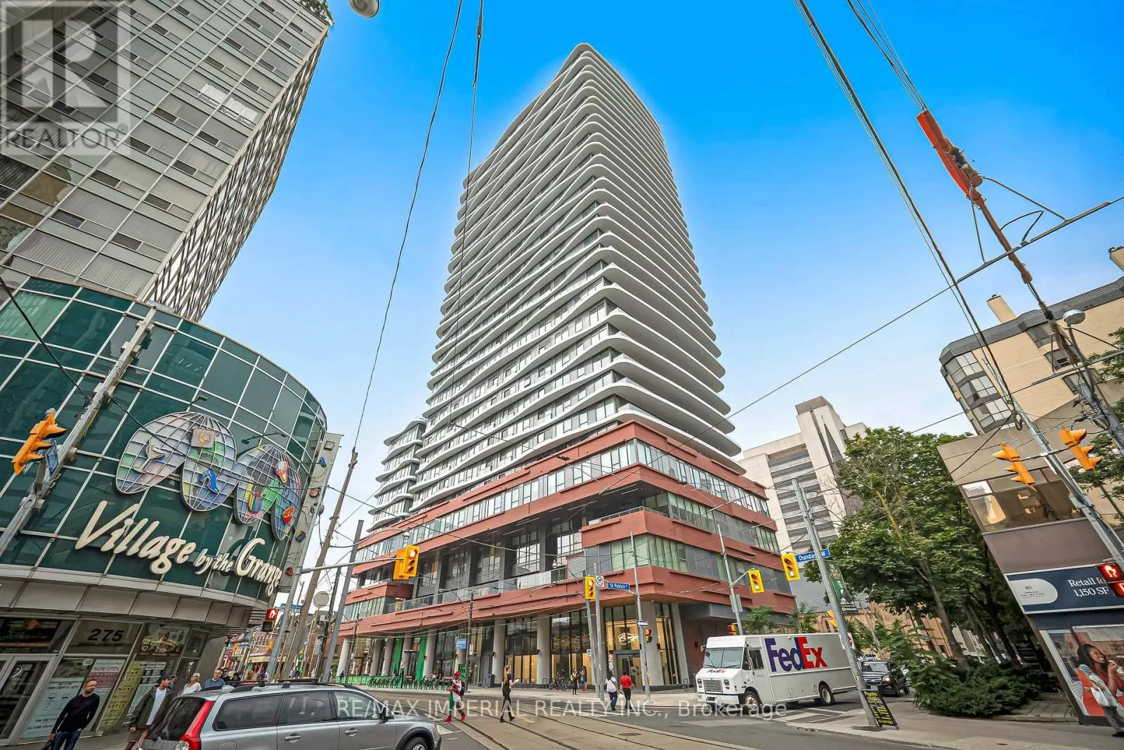 601 - 280 DUNDAS STREET W
