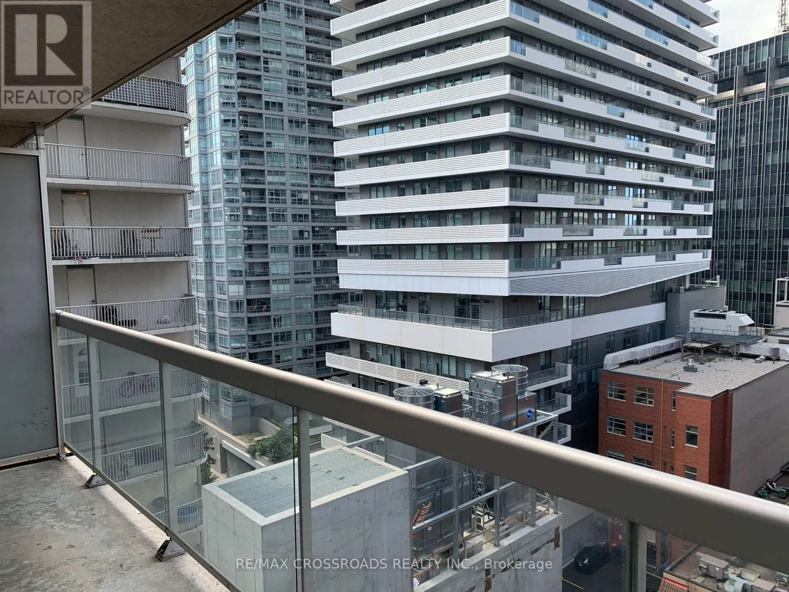 1211 - 43 EGLINTON AVENUE E