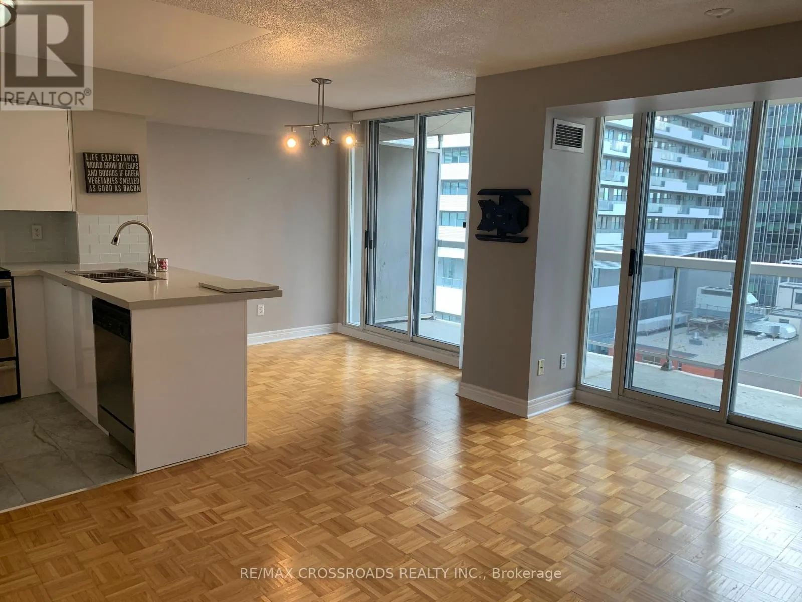 1211 - 43 EGLINTON AVENUE E