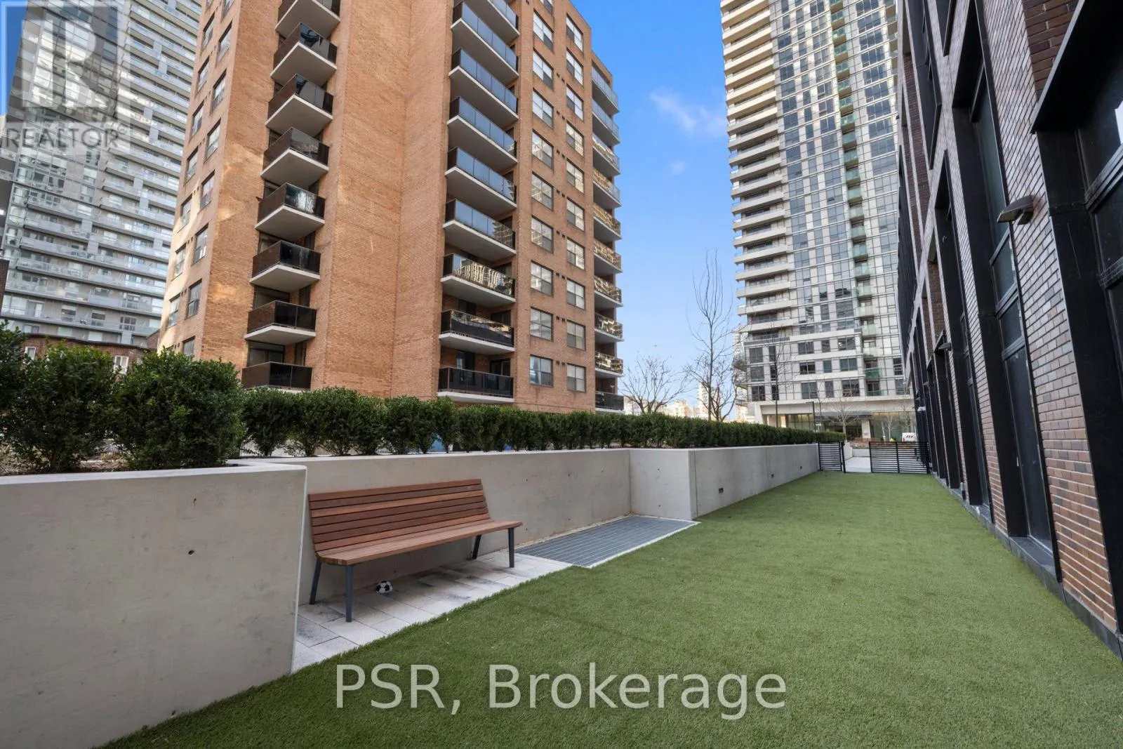 2510 - 101 ROEHAMPTON AVENUE