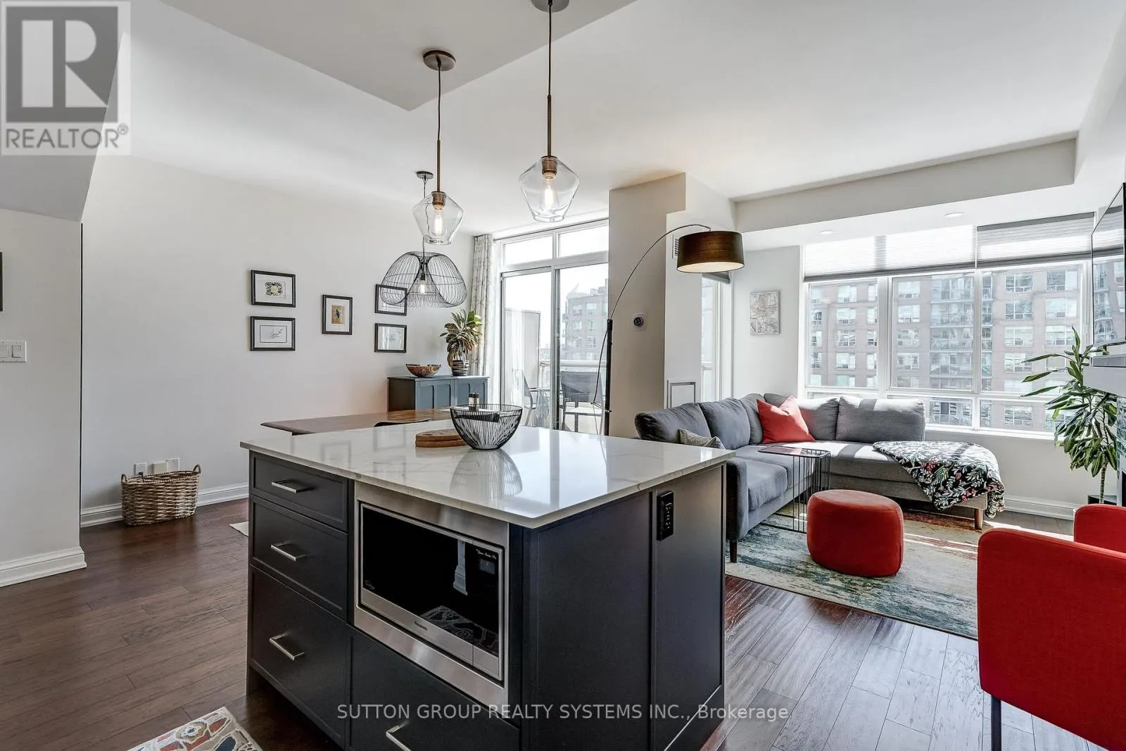 PH807 - 39 JARVIS STREET