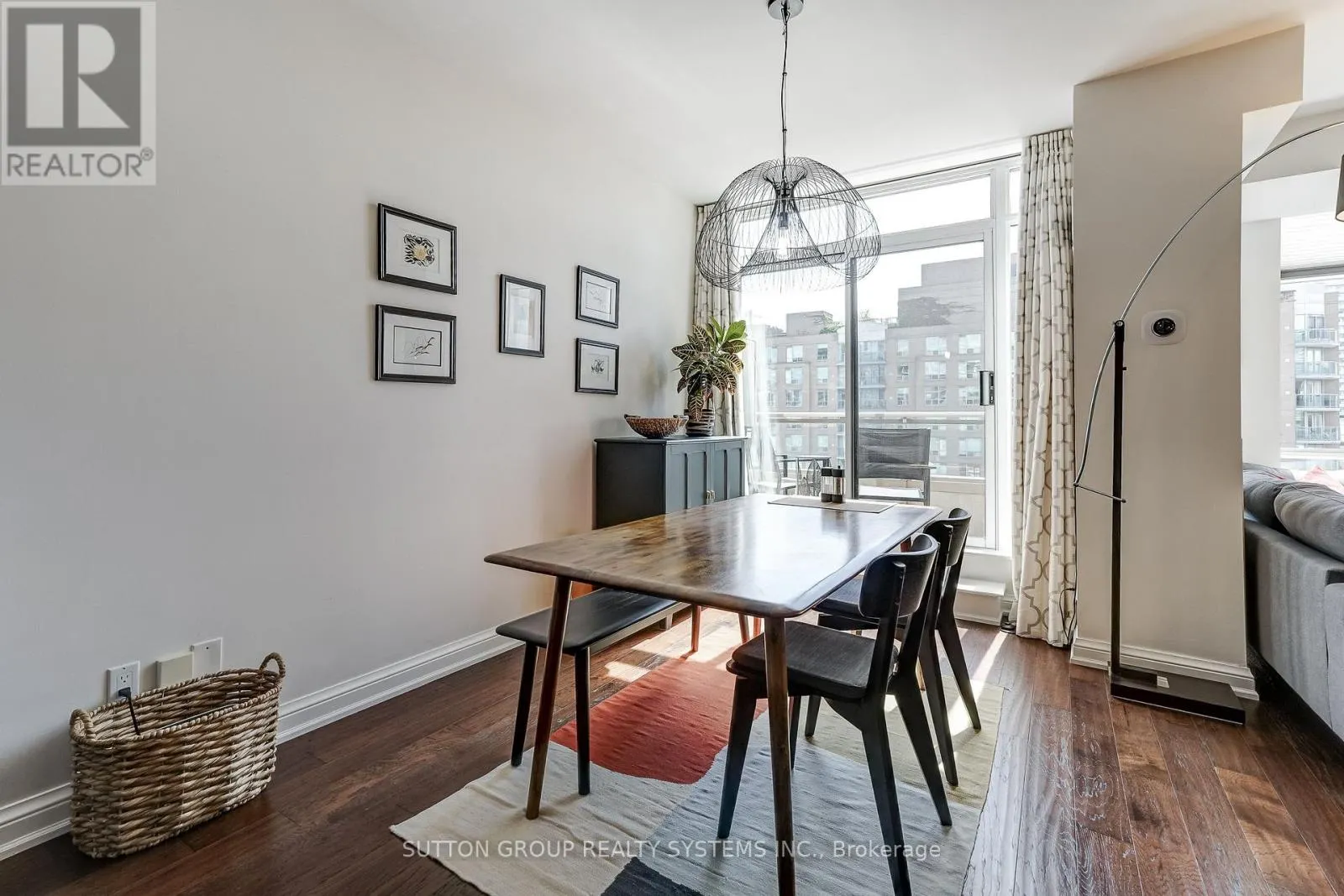 PH807 - 39 JARVIS STREET
