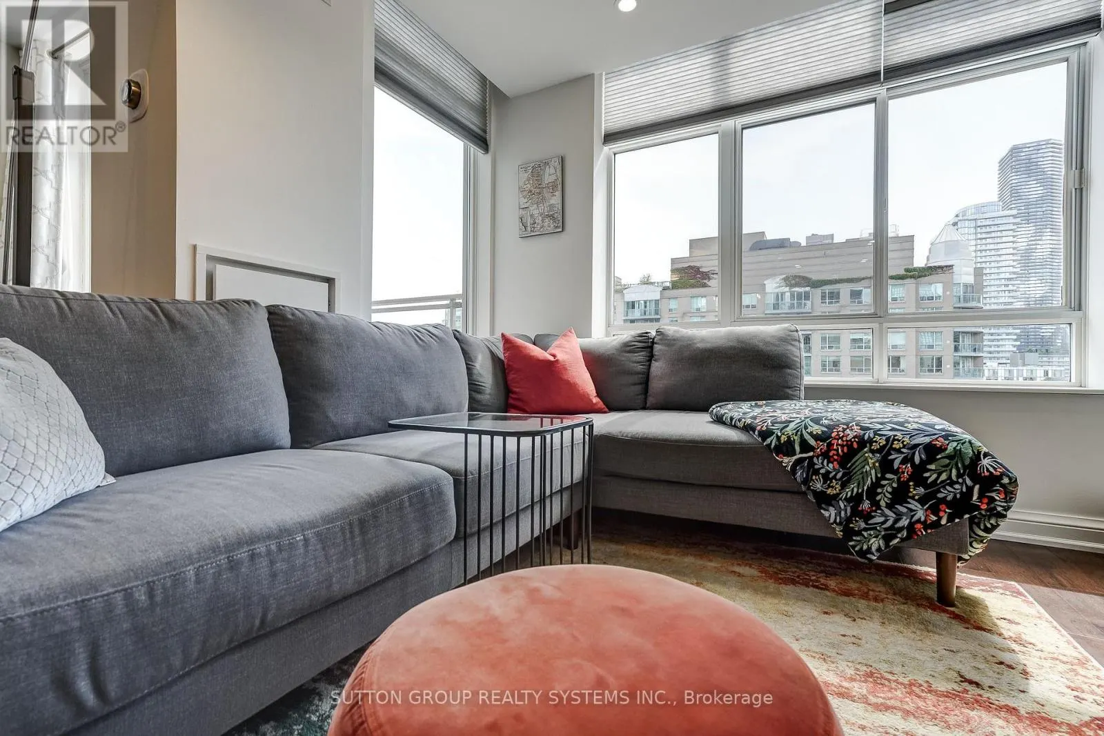 PH807 - 39 JARVIS STREET
