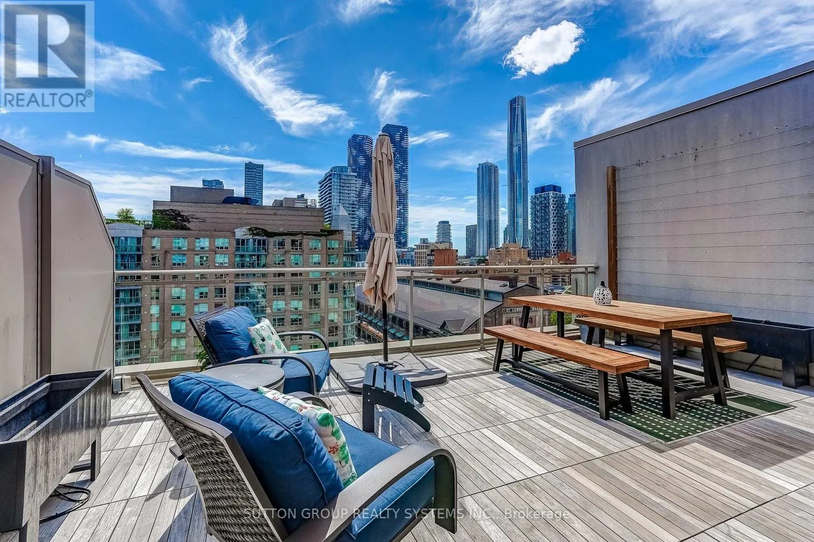 PH807 - 39 JARVIS STREET