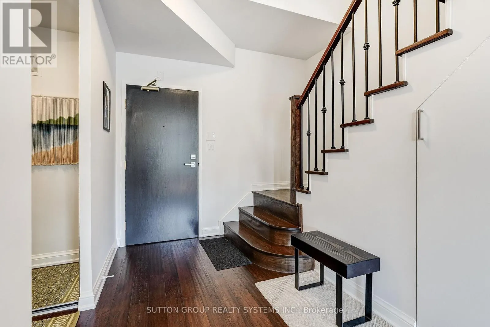 PH807 - 39 JARVIS STREET