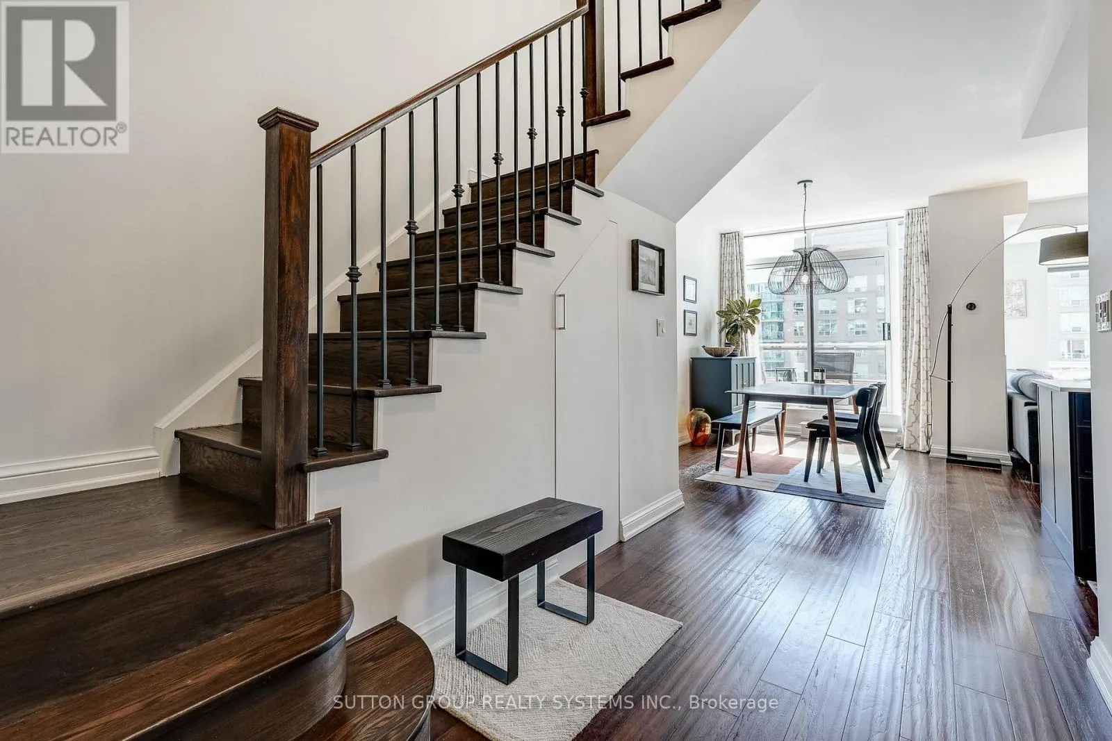 PH807 - 39 JARVIS STREET