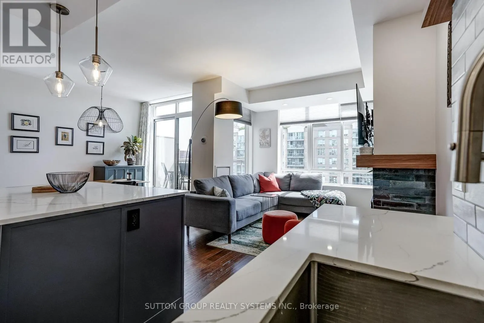 PH807 - 39 JARVIS STREET
