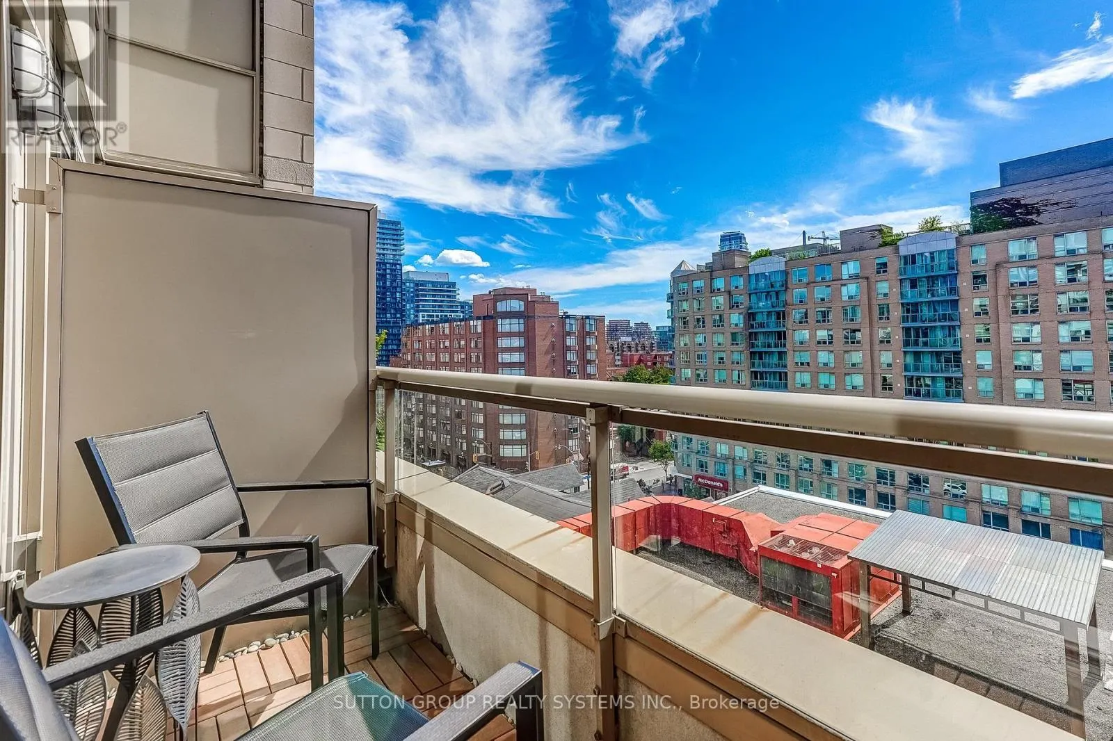 PH807 - 39 JARVIS STREET