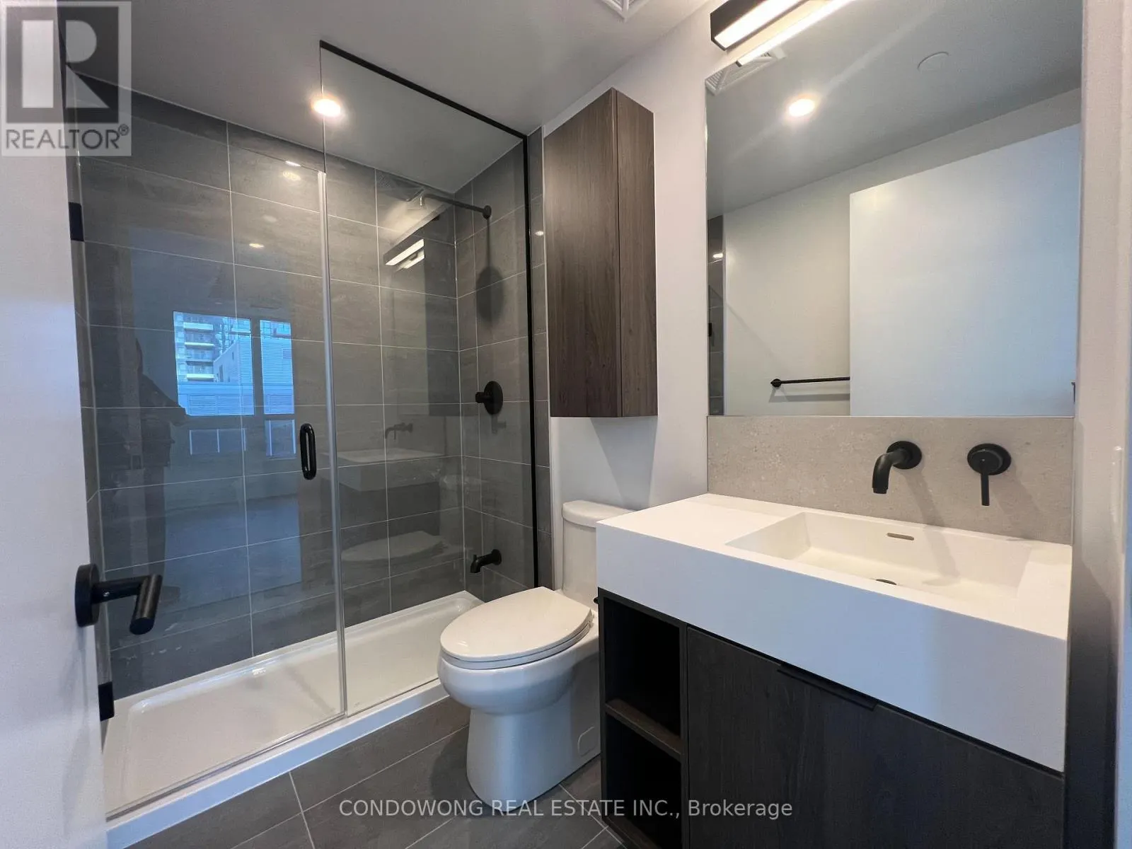 1106 - 108 PETER STREET