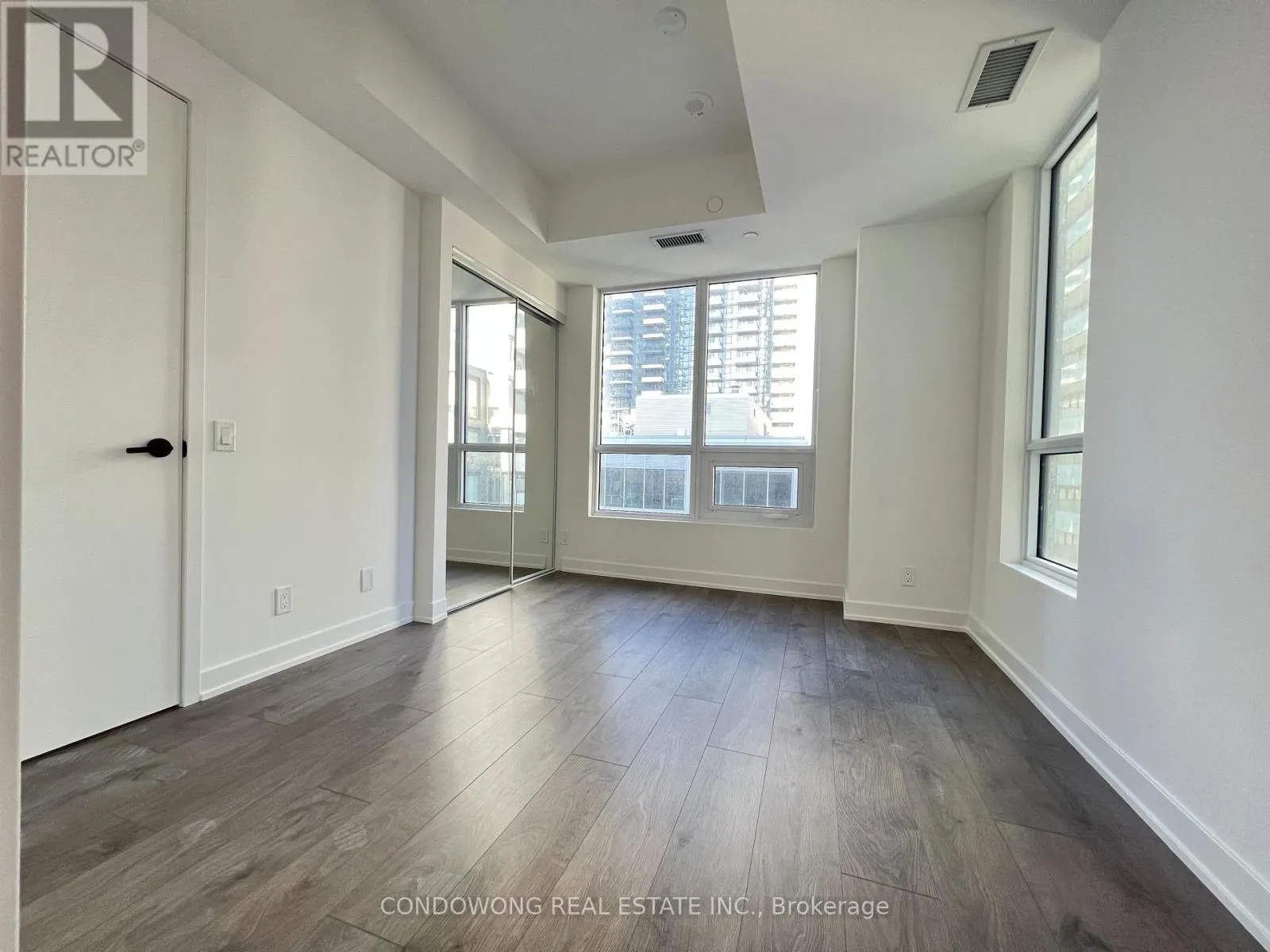 1106 - 108 PETER STREET