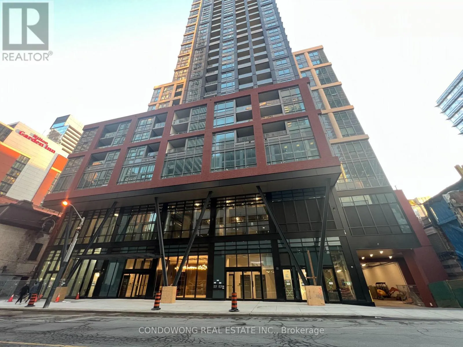1106 - 108 PETER STREET