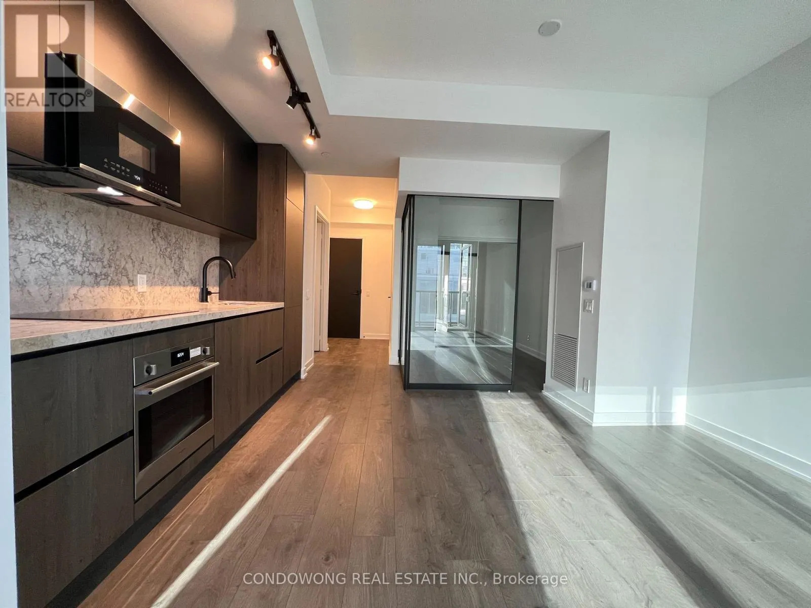 1106 - 108 PETER STREET