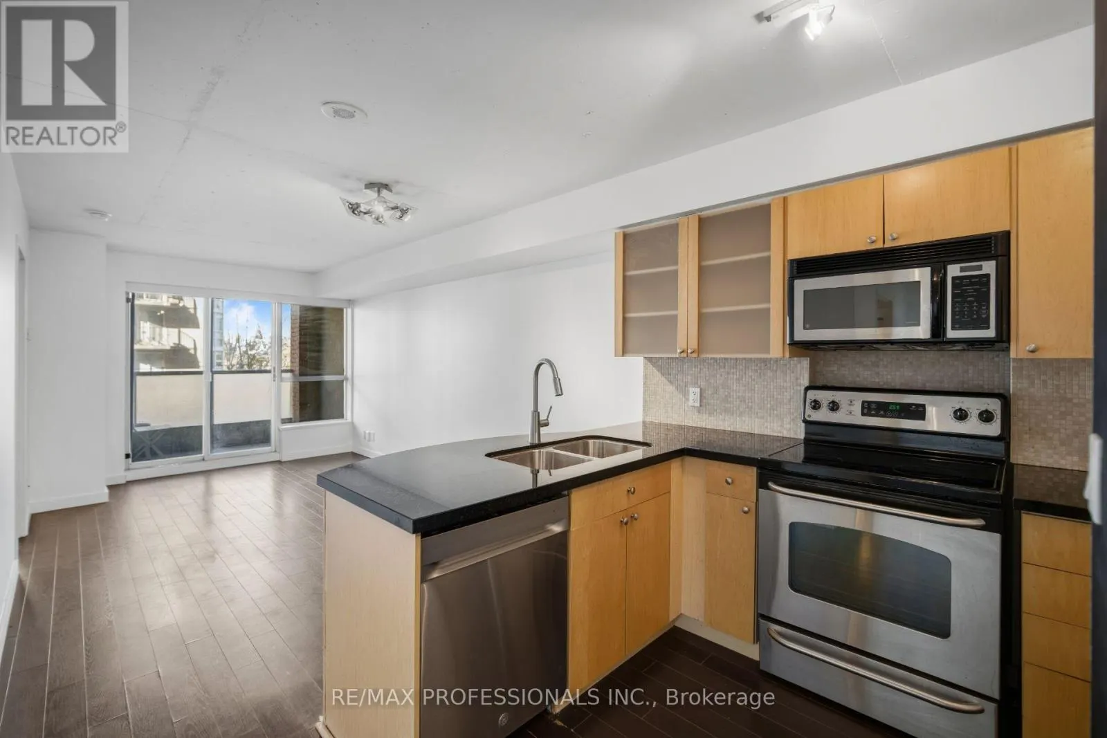 320 - 1005 KING STREET W
