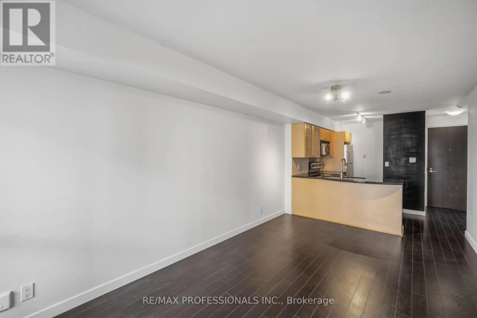 320 - 1005 KING STREET W