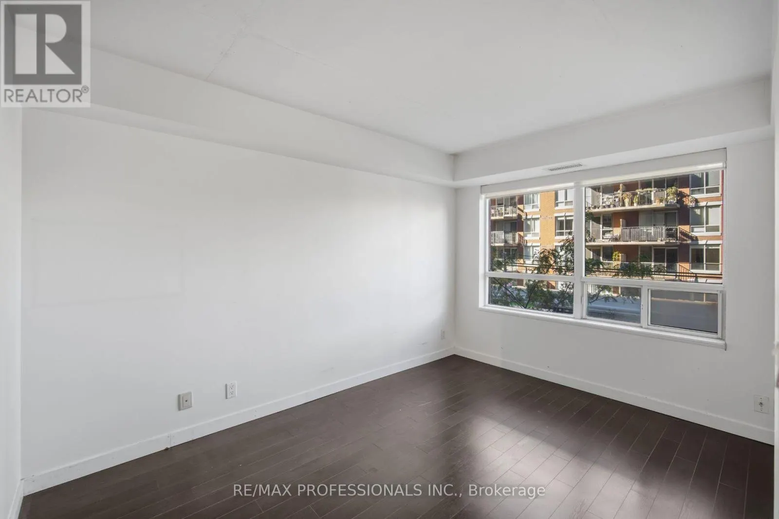 320 - 1005 KING STREET W