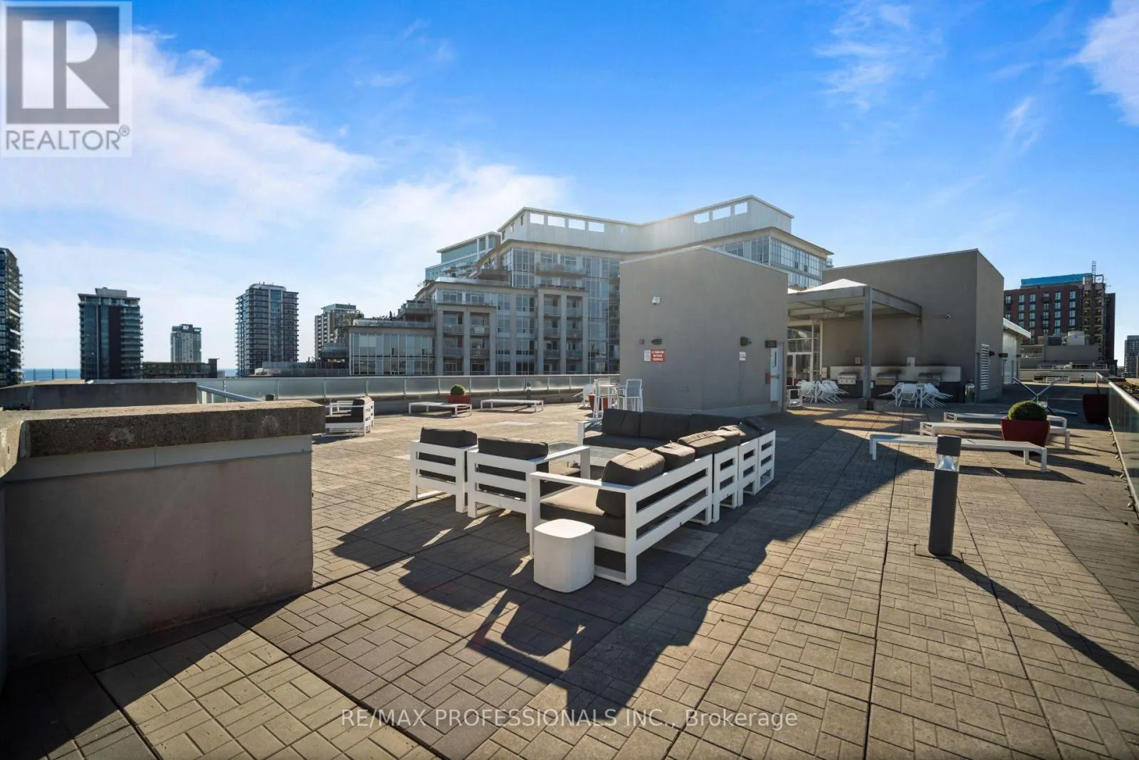 320 - 1005 KING STREET W