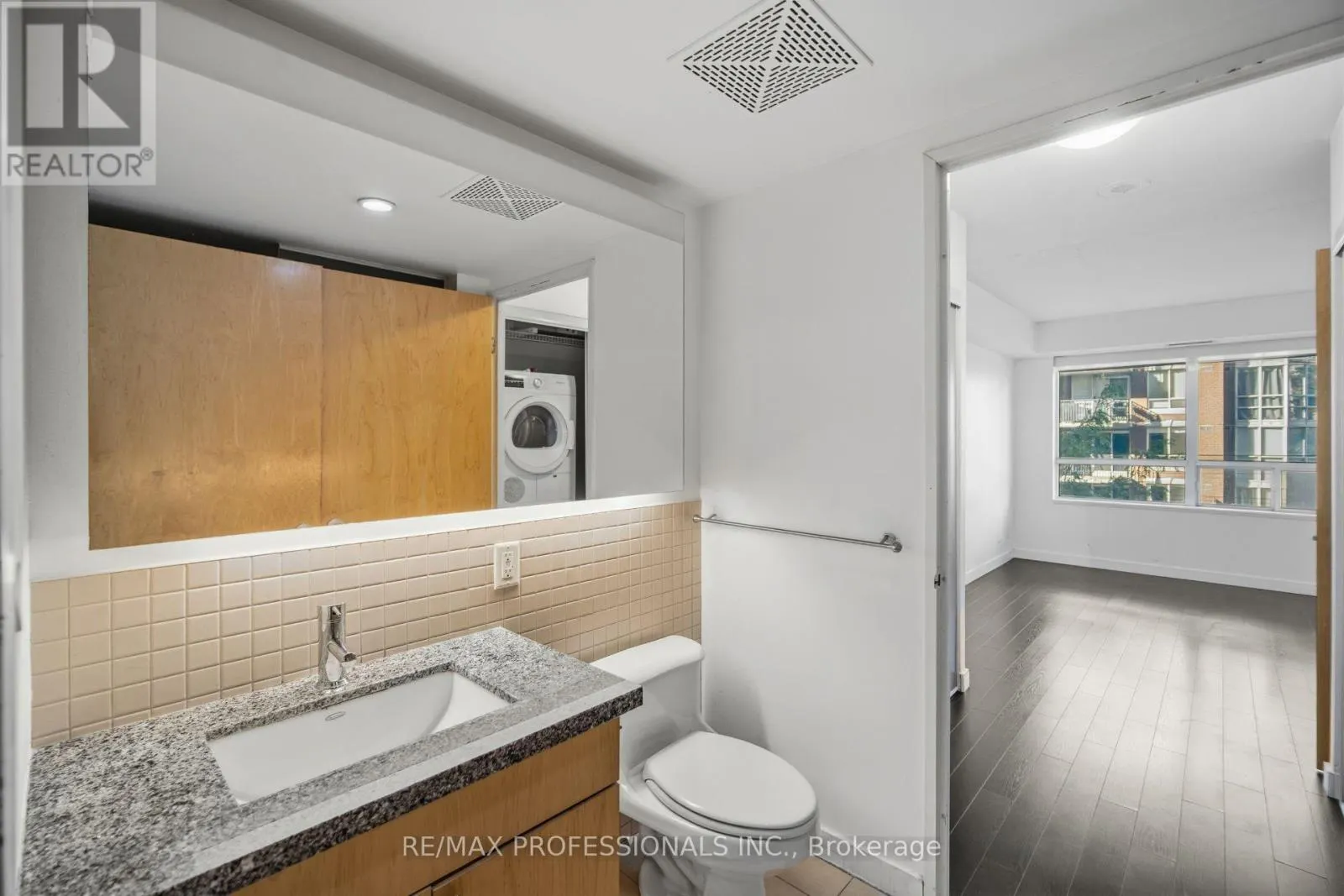 320 - 1005 KING STREET W