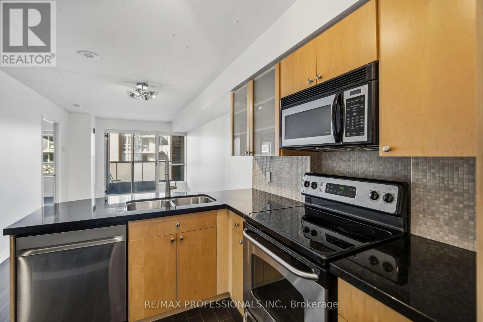 320 - 1005 KING STREET W