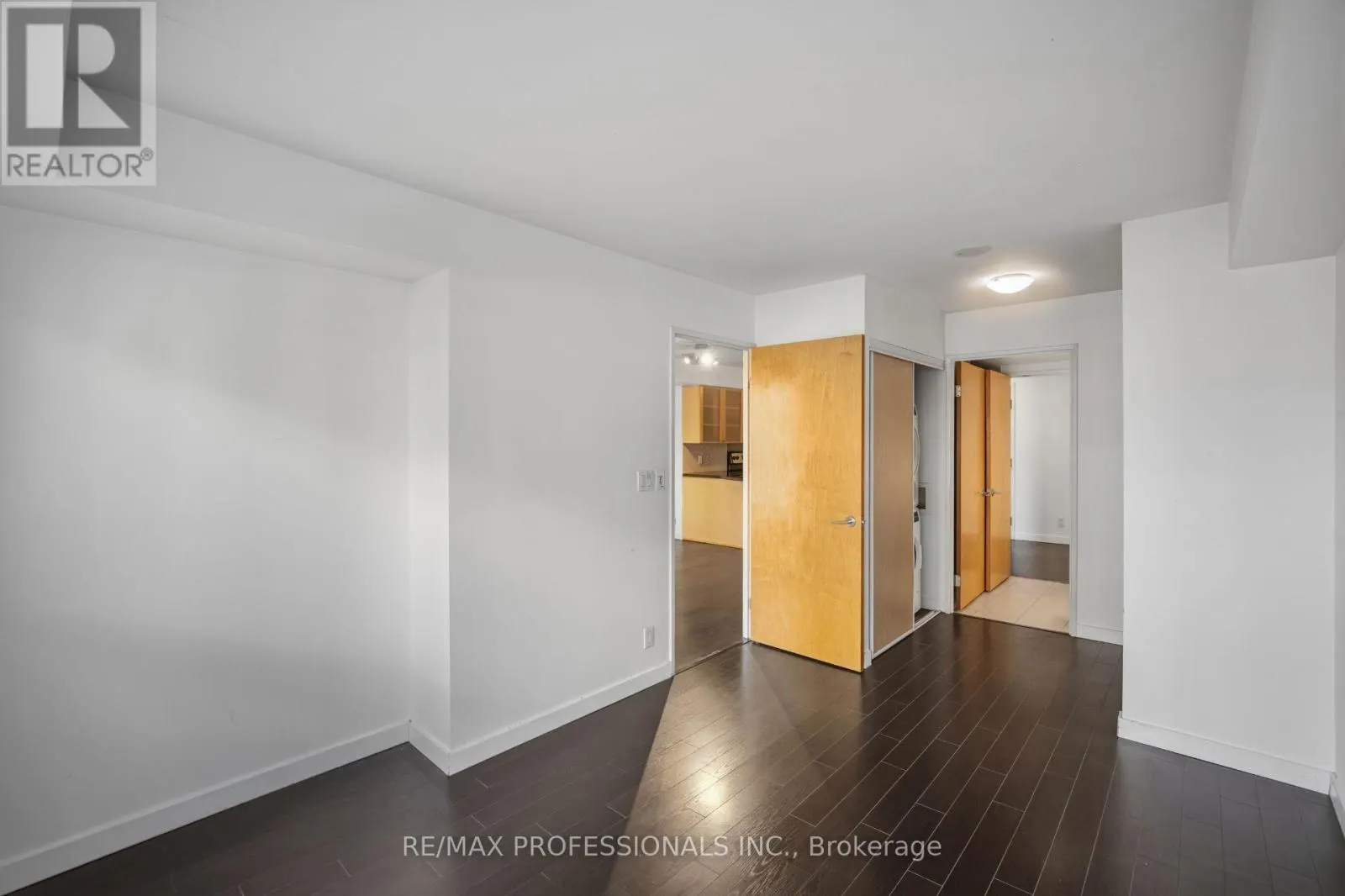 320 - 1005 KING STREET W