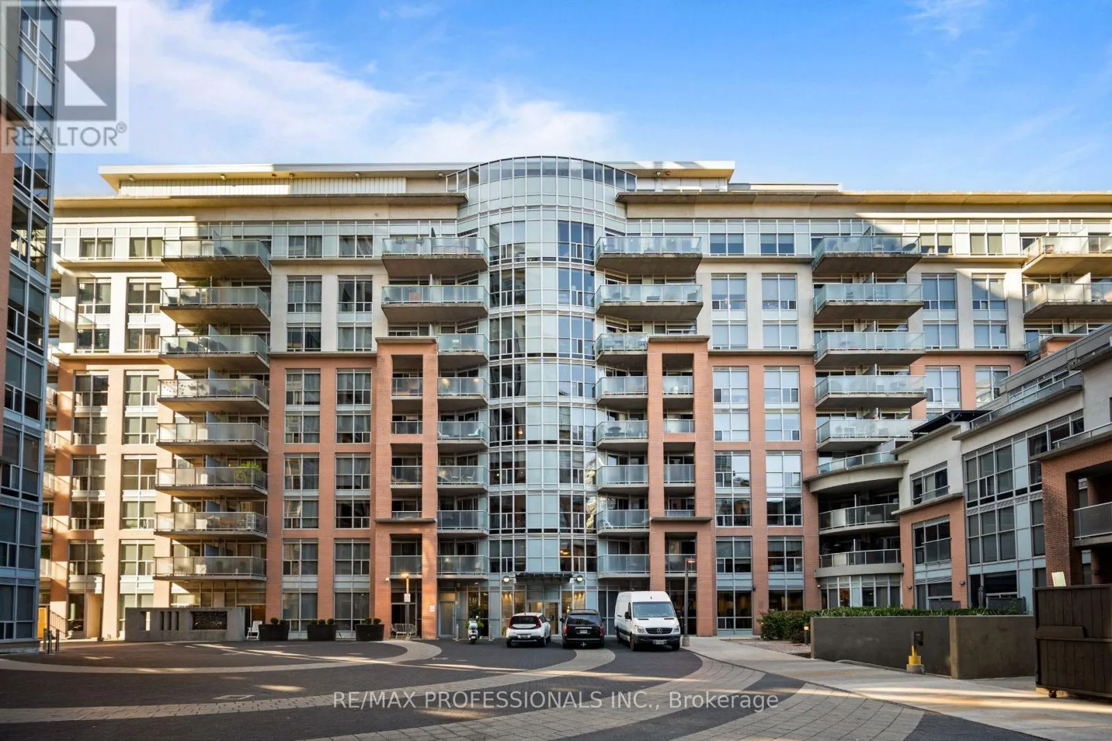 320 - 1005 KING STREET W