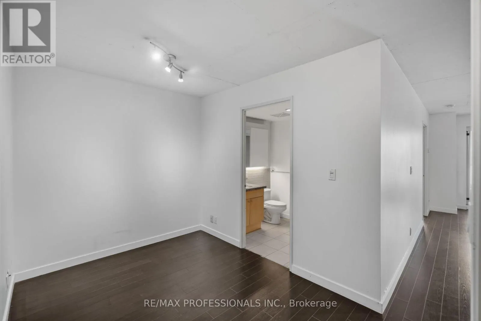 320 - 1005 KING STREET W