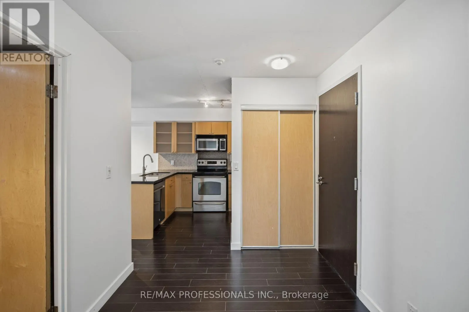 320 - 1005 KING STREET W