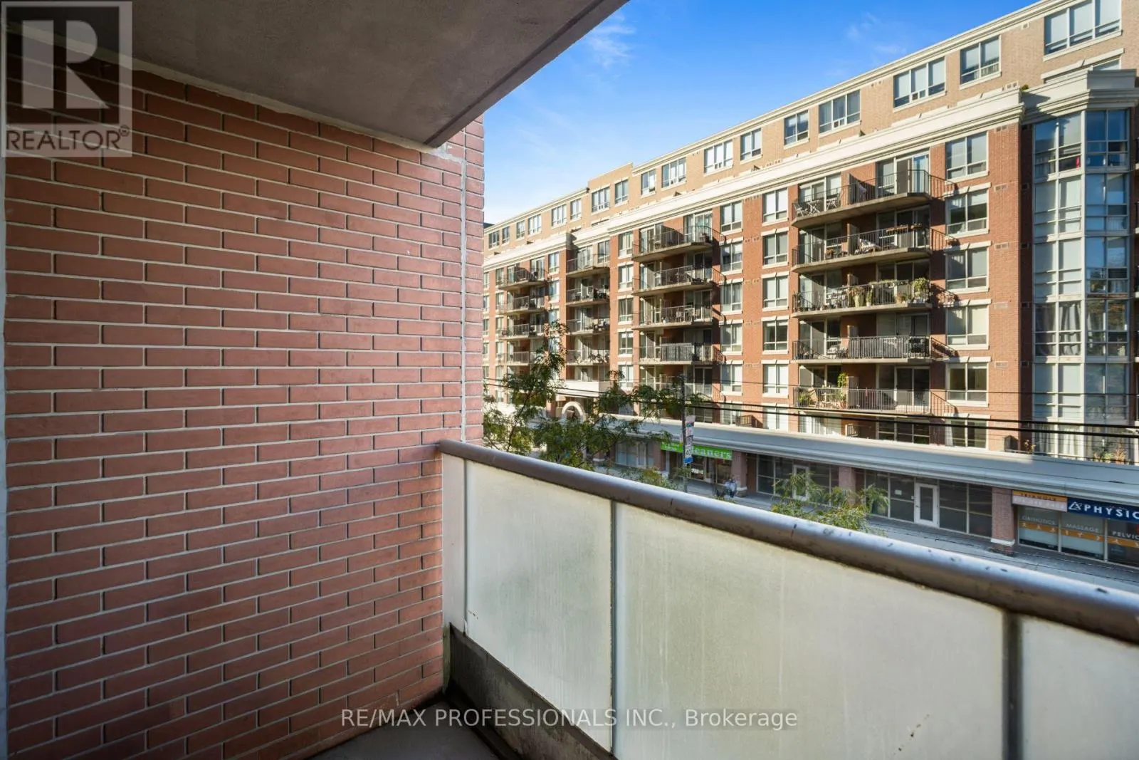 320 - 1005 KING STREET W