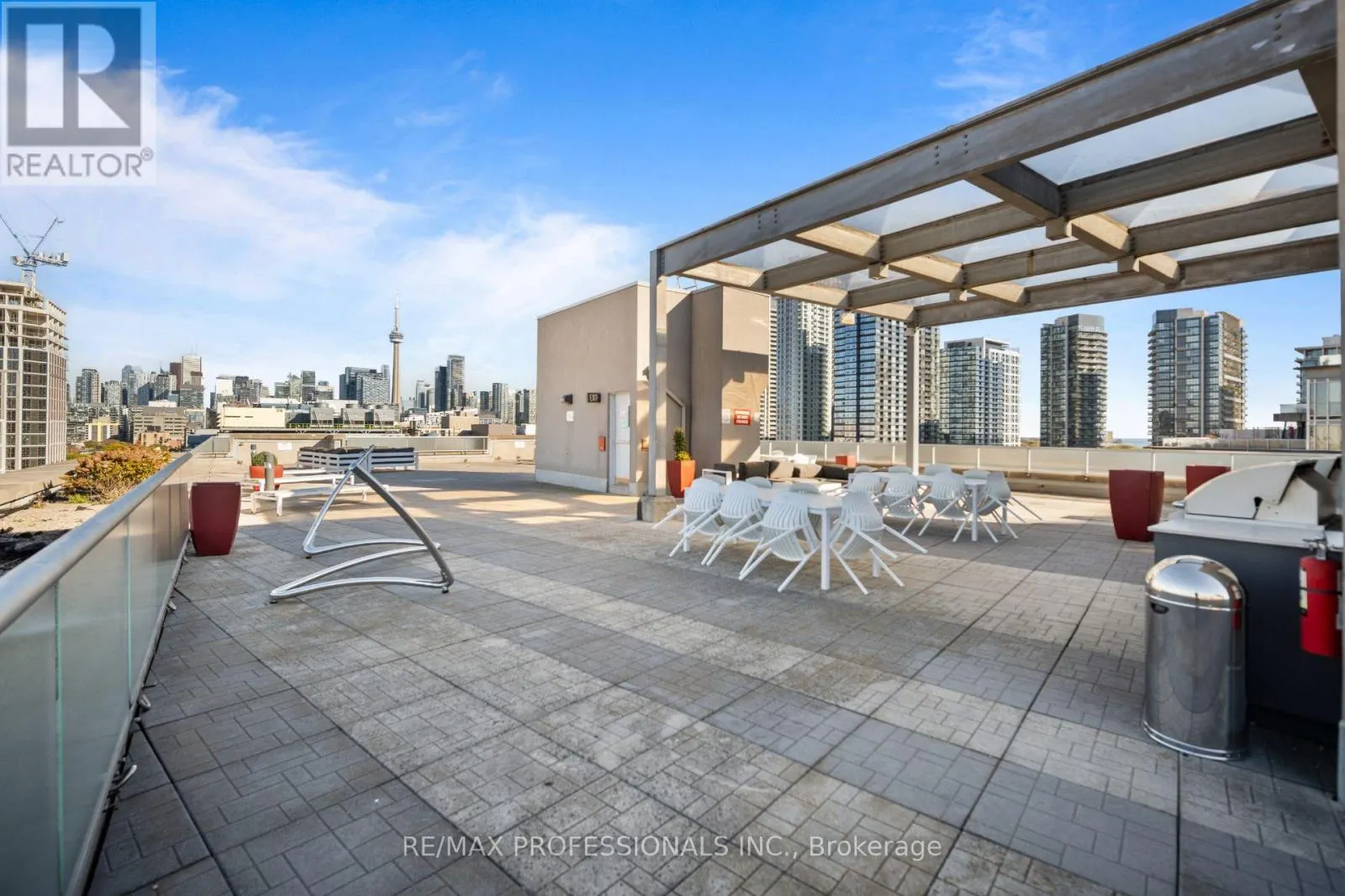 320 - 1005 KING STREET W