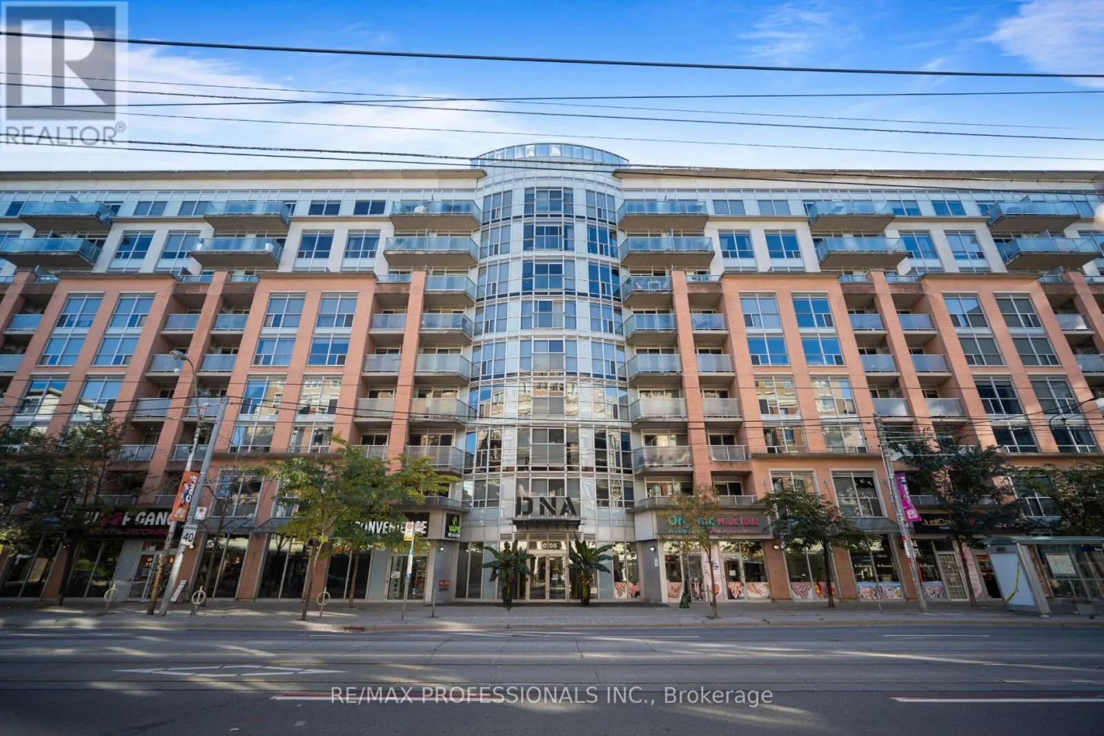 320 - 1005 KING STREET W