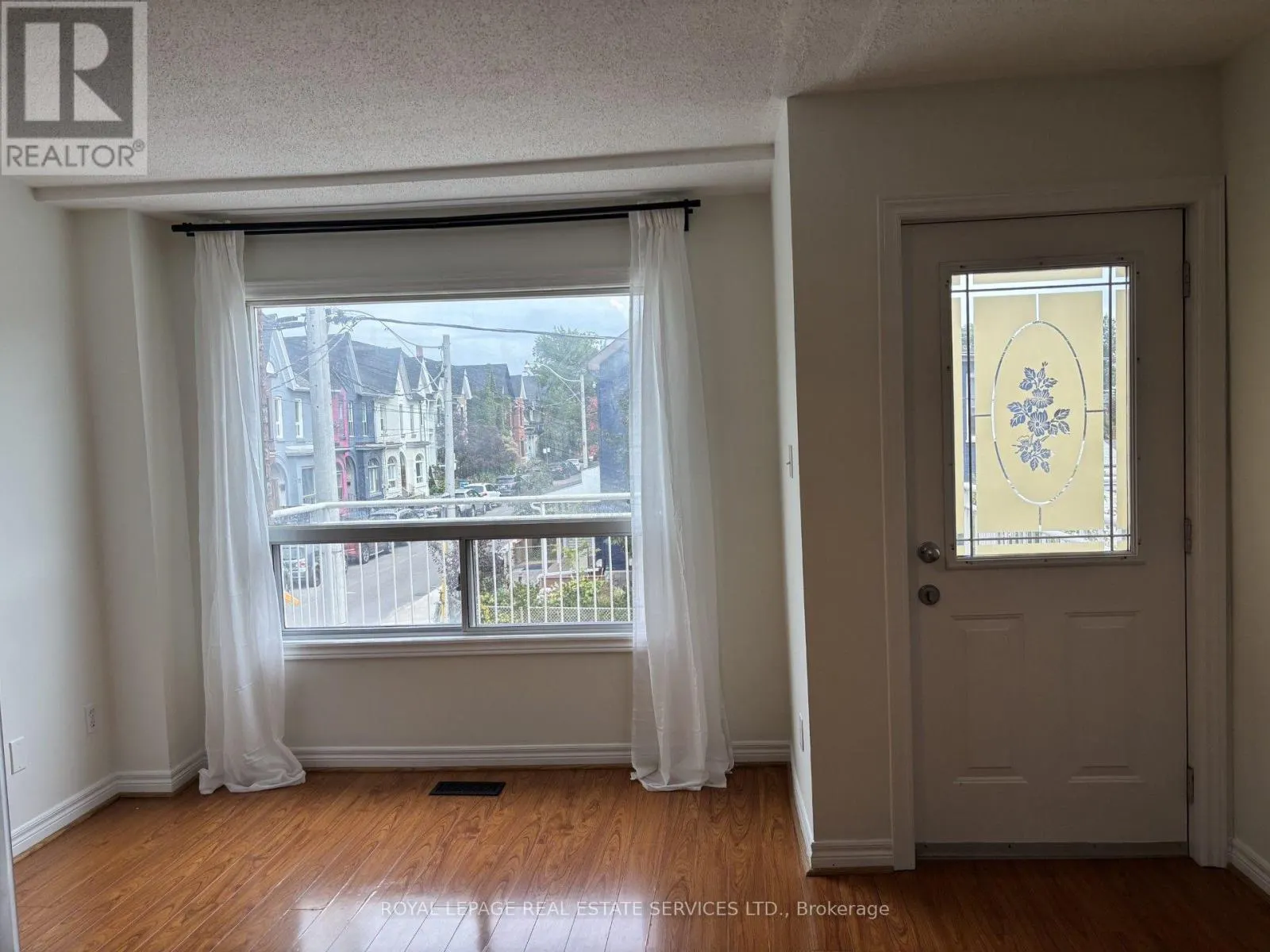 #A - 204 GLADSTONE AVENUE