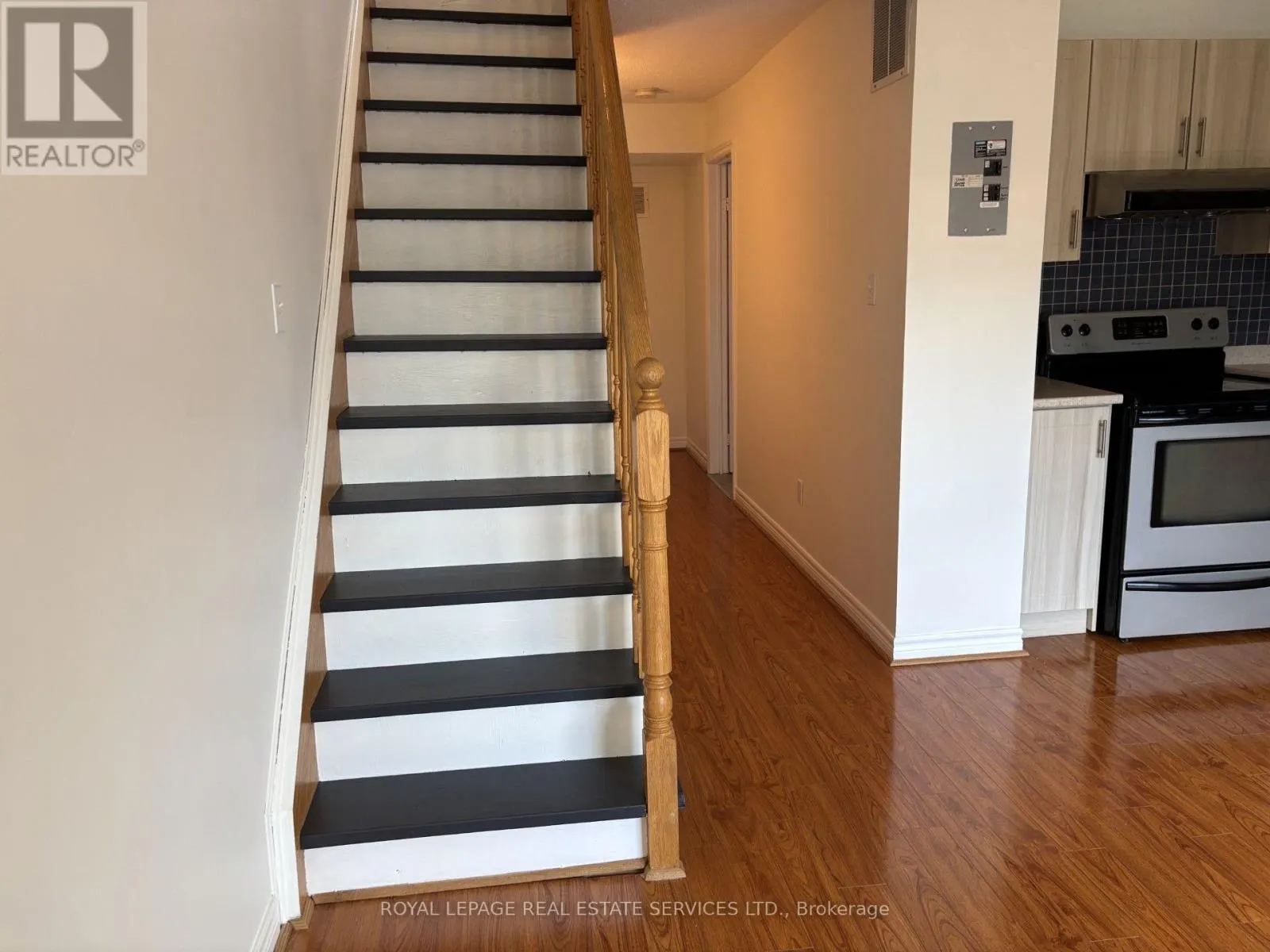 #A - 204 GLADSTONE AVENUE