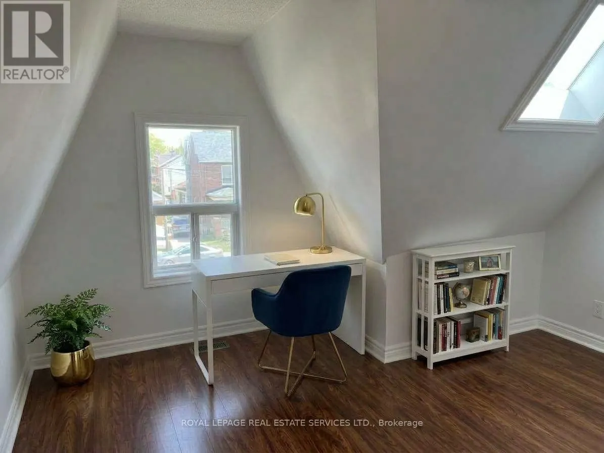 #A - 204 GLADSTONE AVENUE