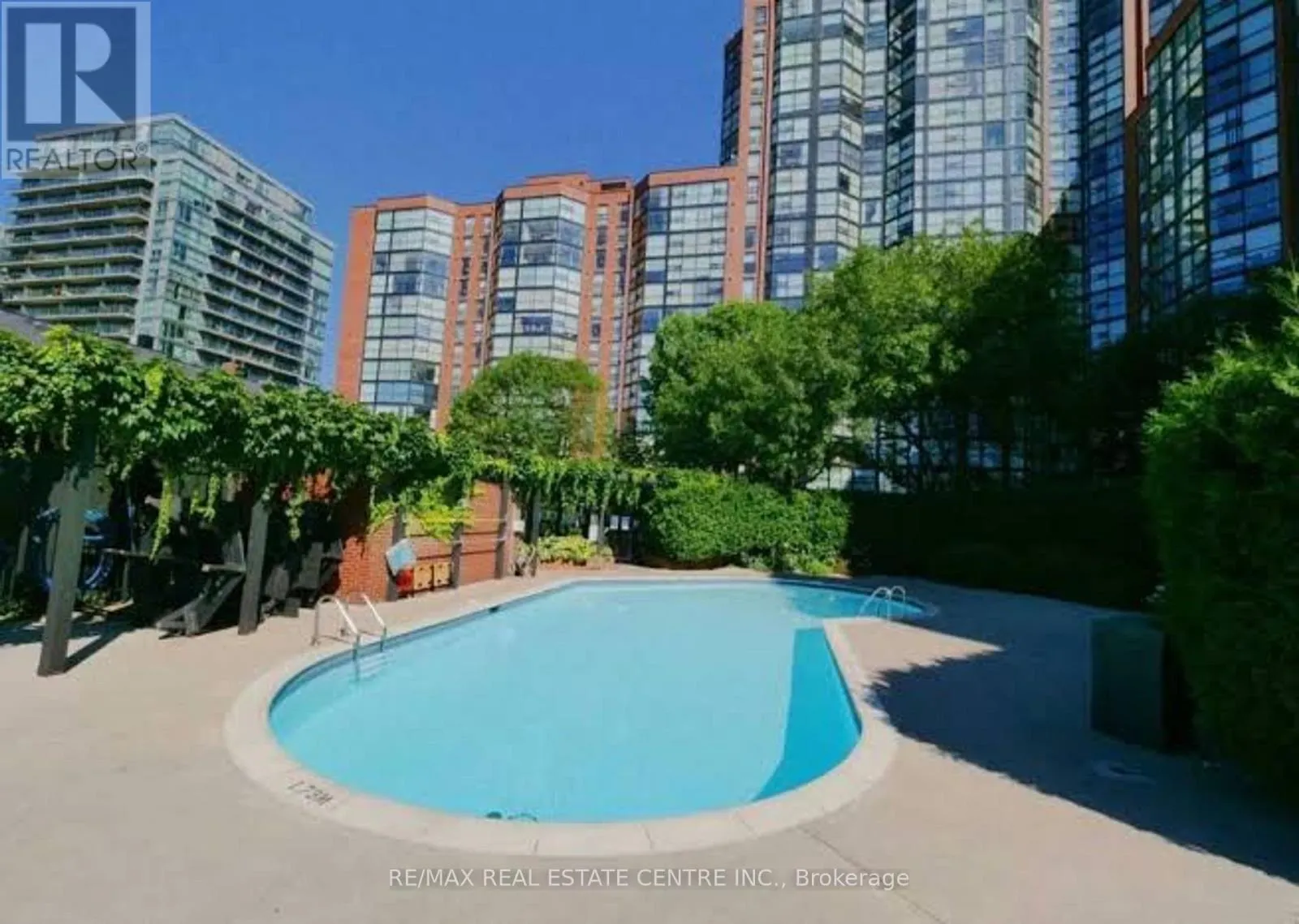 590A - 574 WELLINGTON STREET W