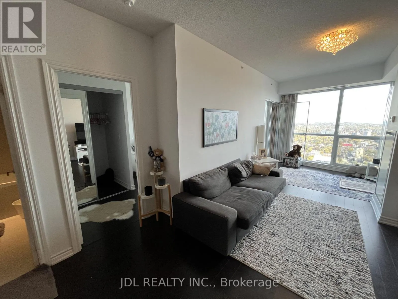 5505 - 386 YONGE STREET
