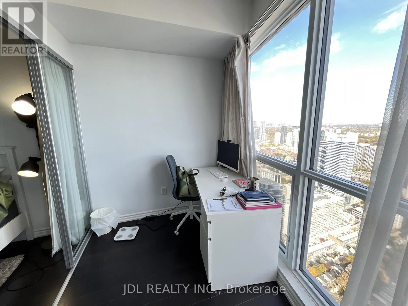 5505 - 386 YONGE STREET