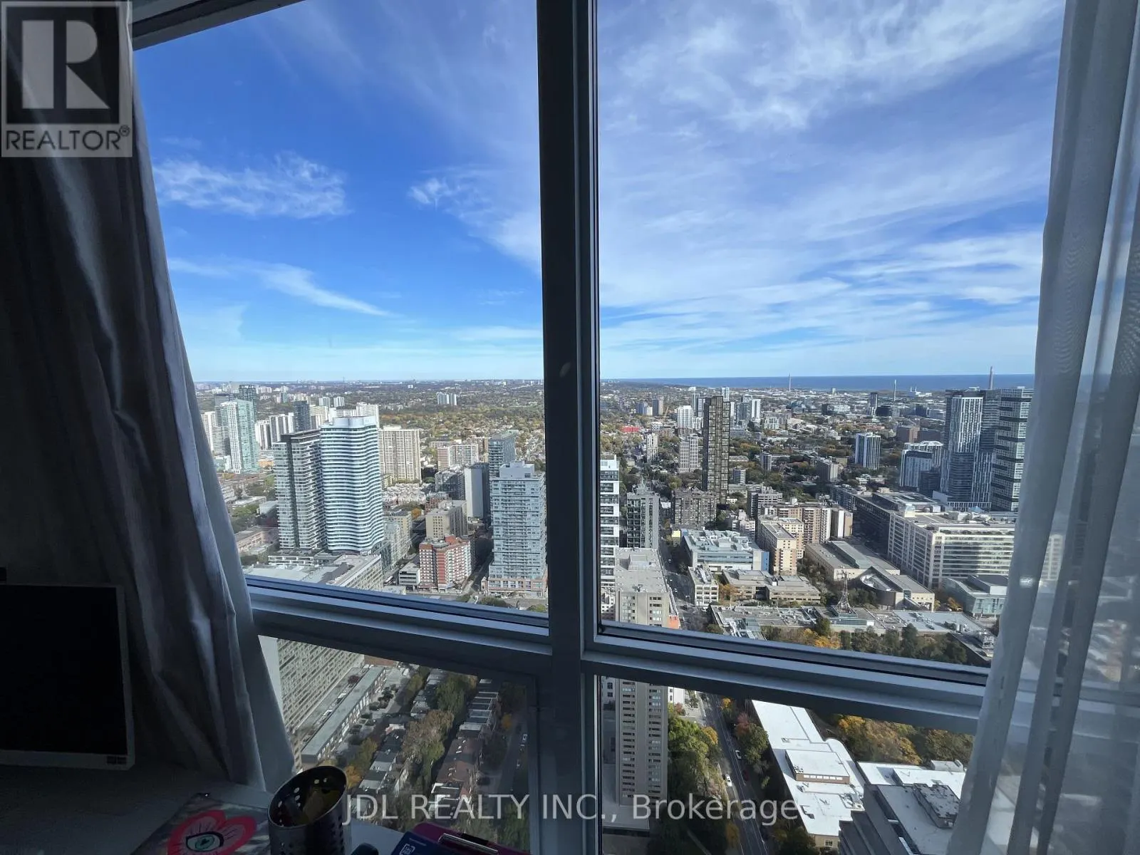 5505 - 386 YONGE STREET