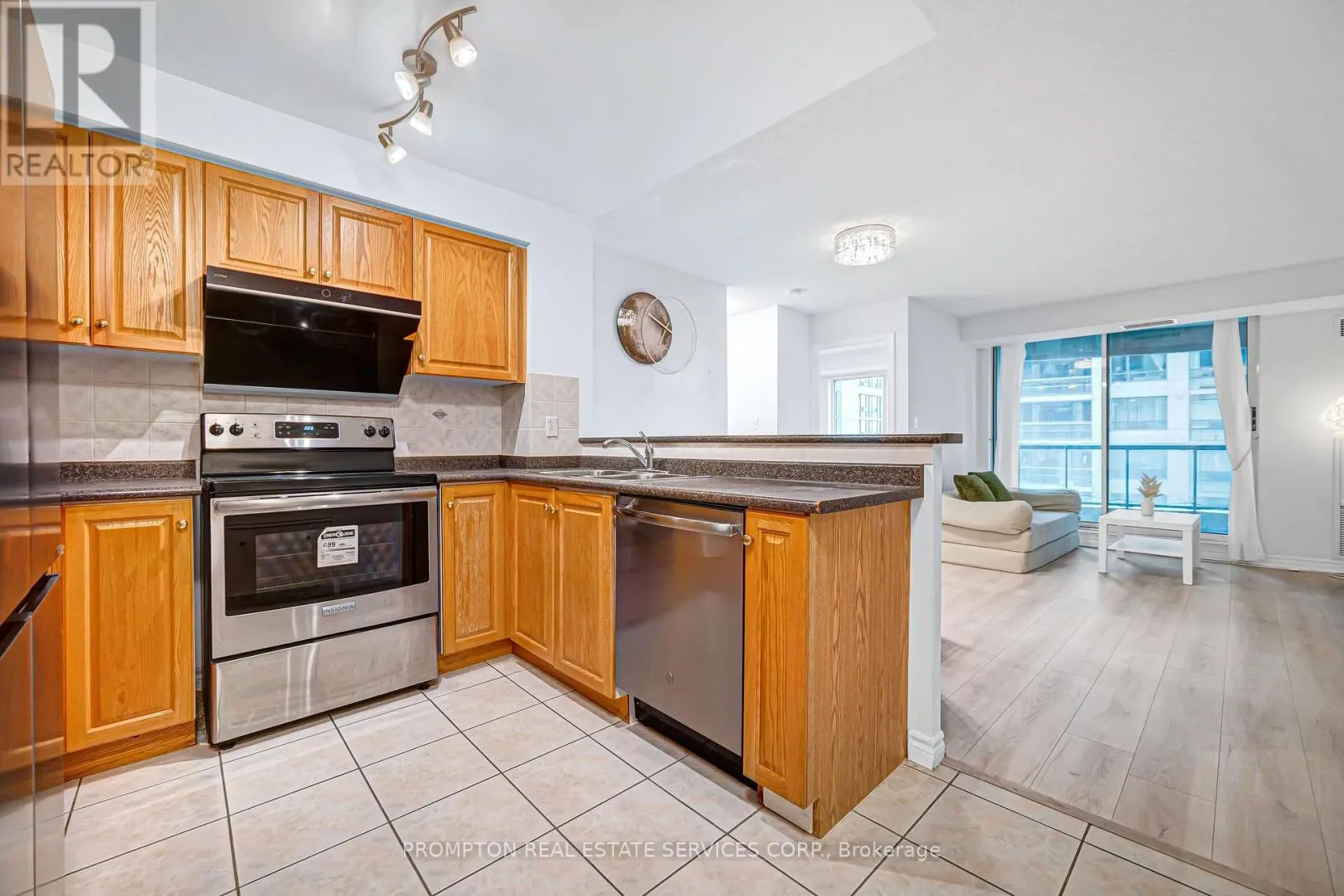 #807 - 7 LORRAINE DRIVE