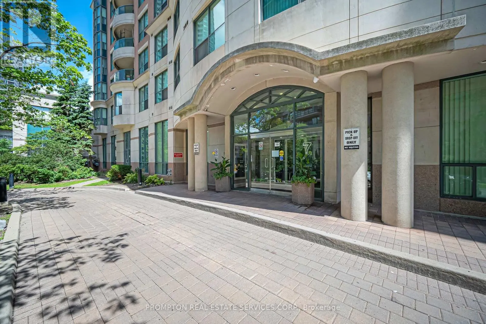 #807 - 7 LORRAINE DRIVE