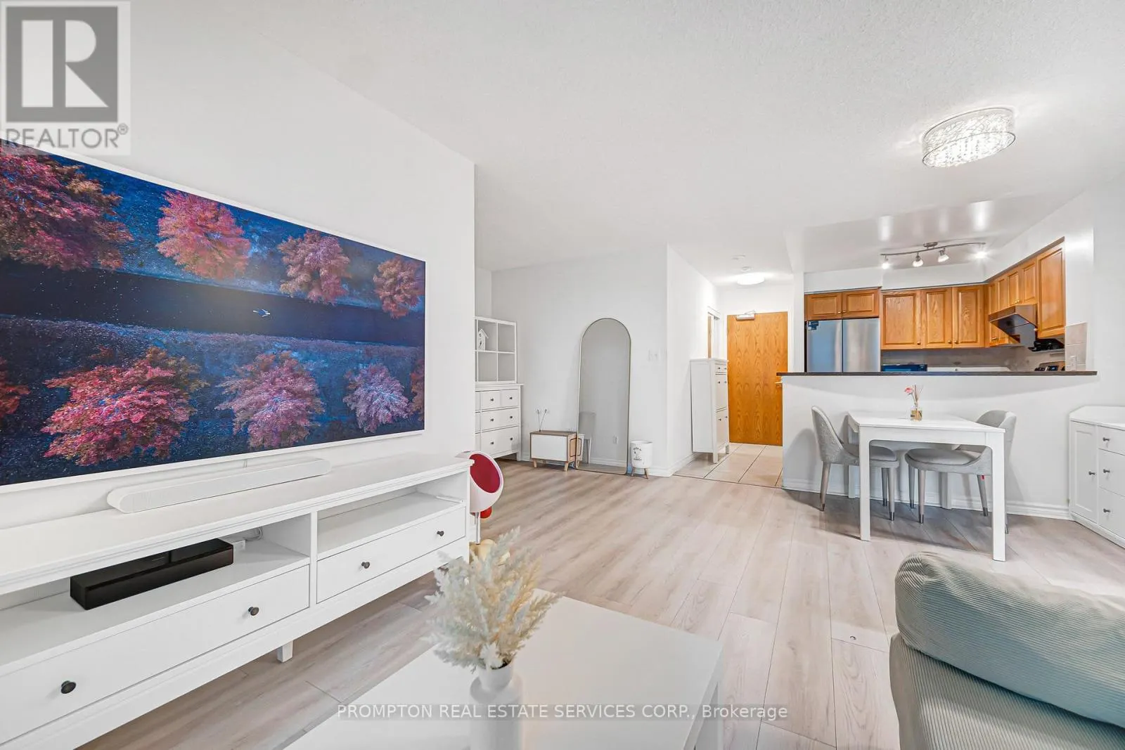 #807 - 7 LORRAINE DRIVE