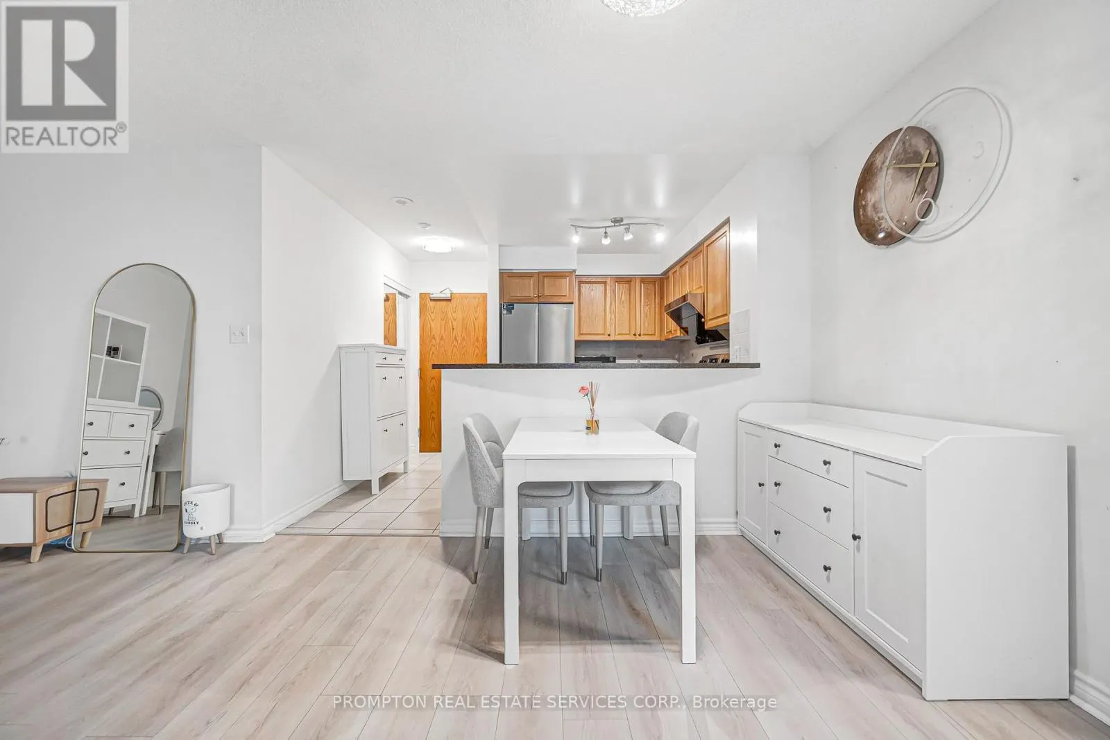 #807 - 7 LORRAINE DRIVE