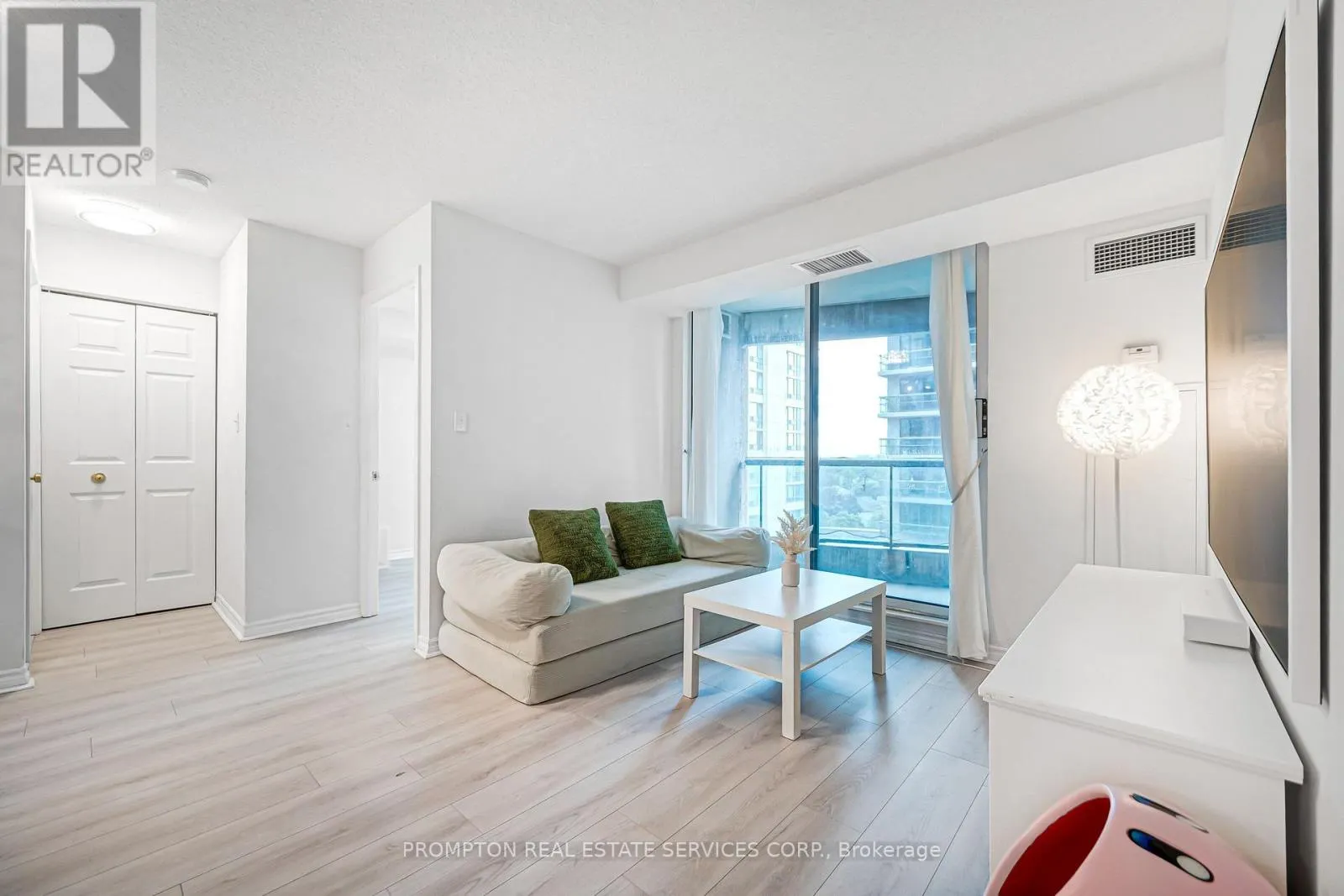 #807 - 7 LORRAINE DRIVE