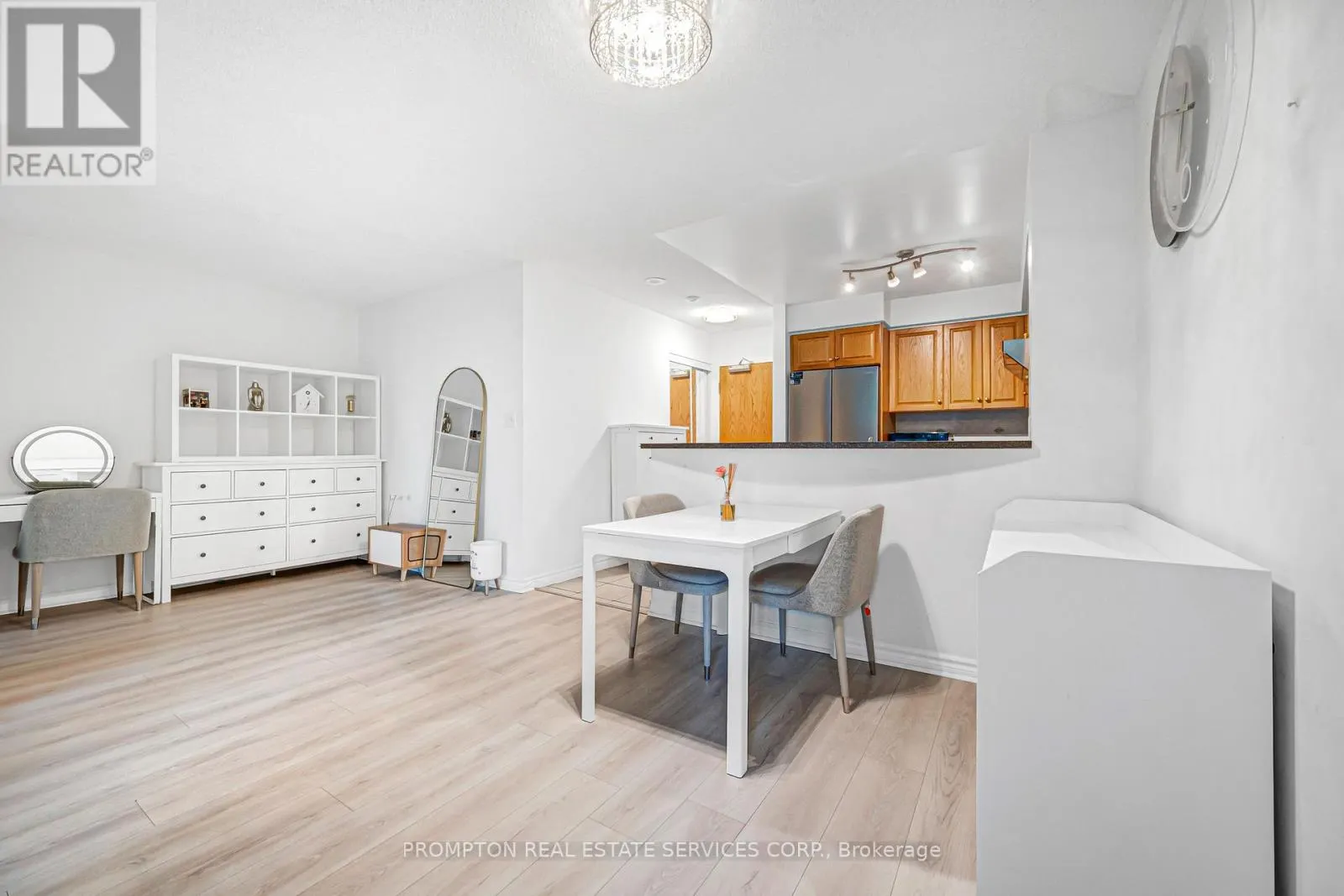 #807 - 7 LORRAINE DRIVE