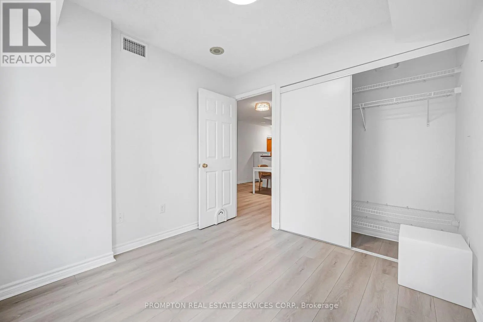 #807 - 7 LORRAINE DRIVE