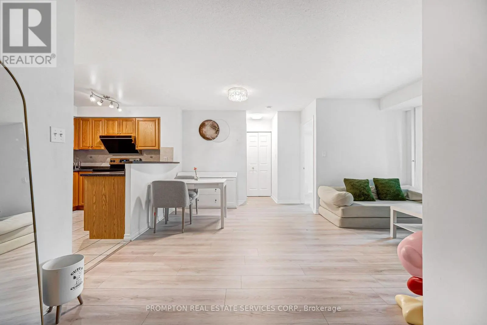 #807 - 7 LORRAINE DRIVE