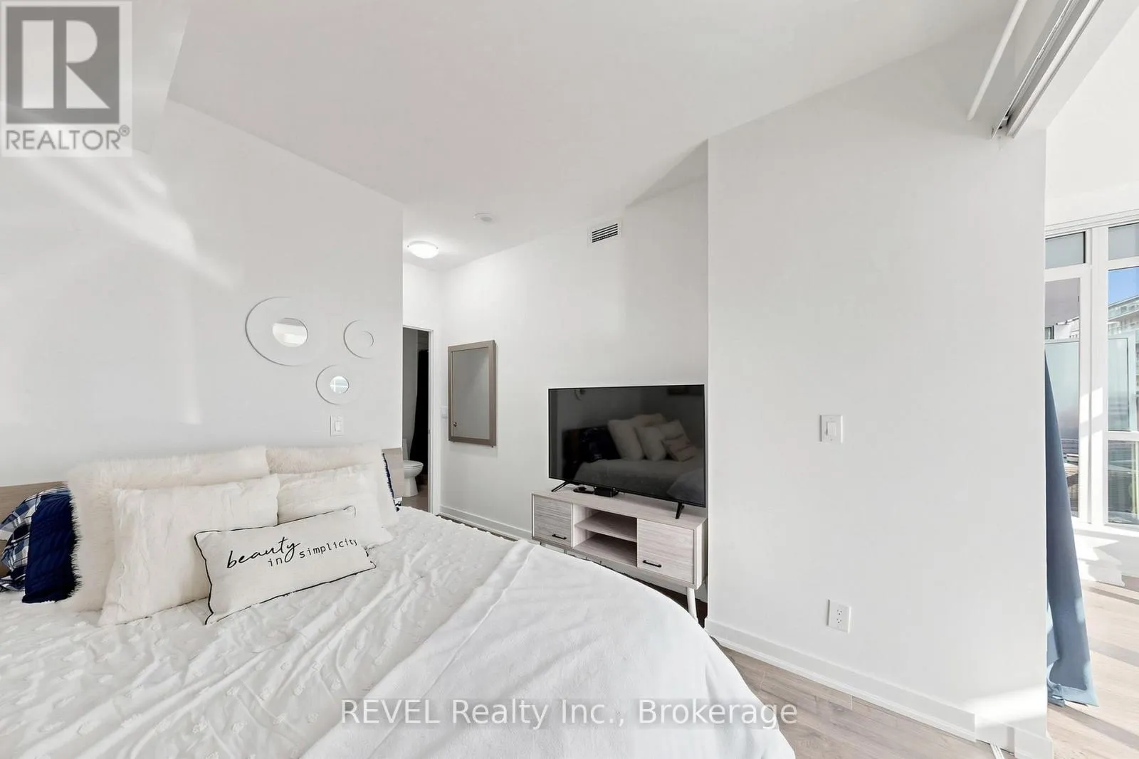 705 - 30 NELSON STREET #705