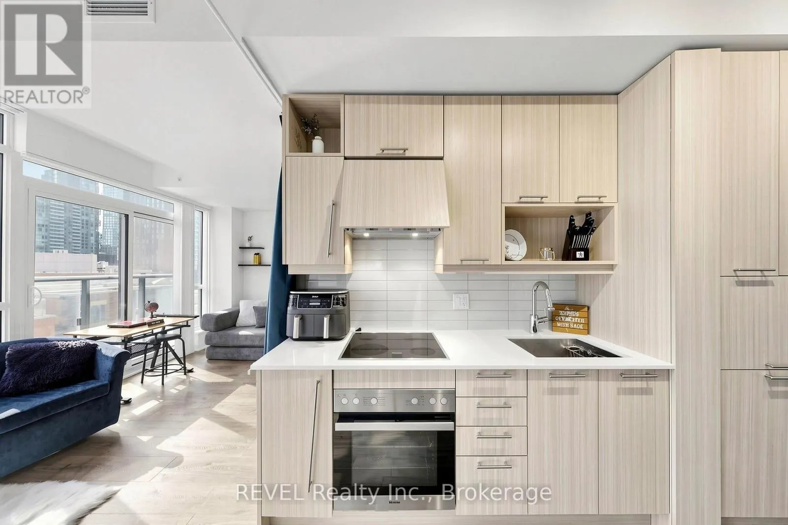 705 - 30 NELSON STREET #705