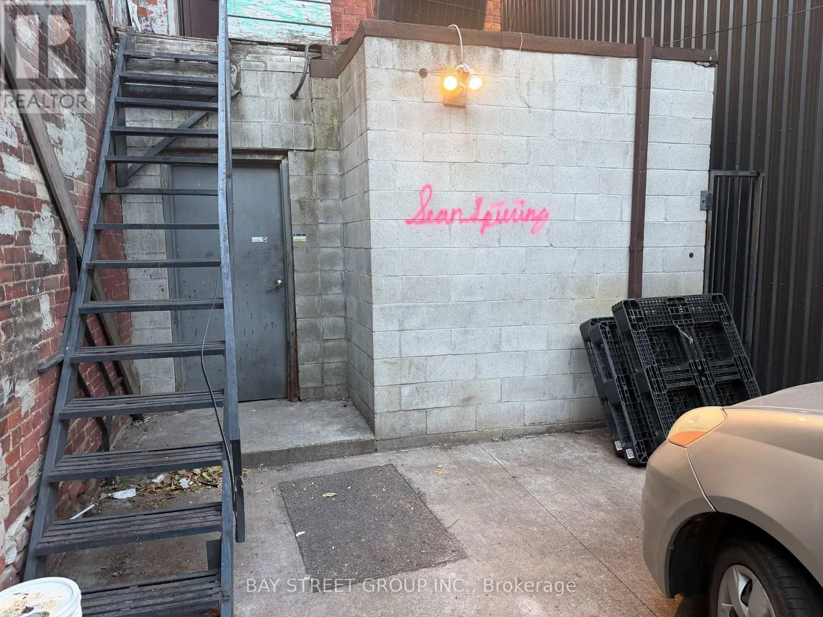 654 SPADINA AVENUE